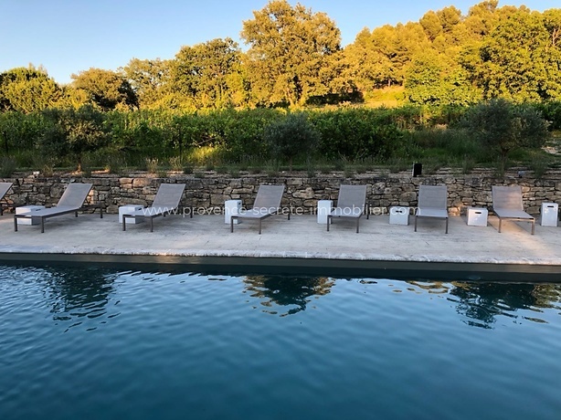 Prestigious house for holidays in Provence Luberon for 14 people, heated and secure swimming pool, air conditioning in the heart of the Luberon